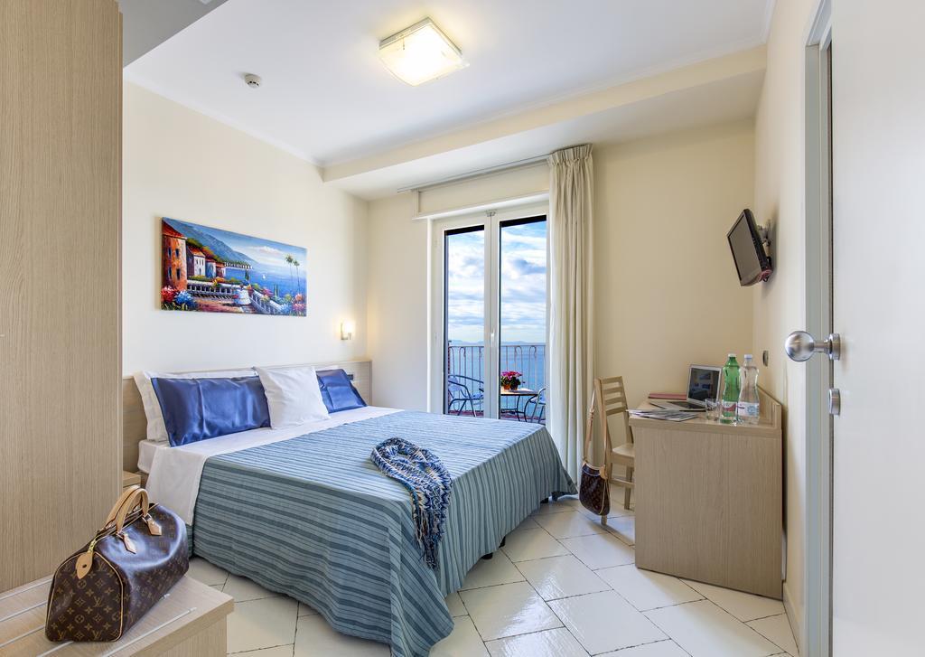 Hotel Cosmomare П'яно-ді-Сорренто Екстер'єр фото