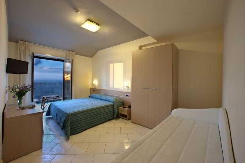 Hotel Cosmomare П'яно-ді-Сорренто Екстер'єр фото