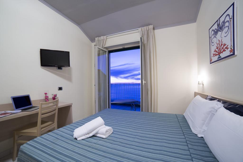 Hotel Cosmomare П'яно-ді-Сорренто Екстер'єр фото