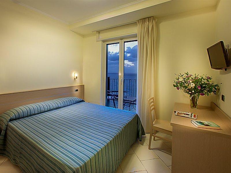 Hotel Cosmomare П'яно-ді-Сорренто Екстер'єр фото