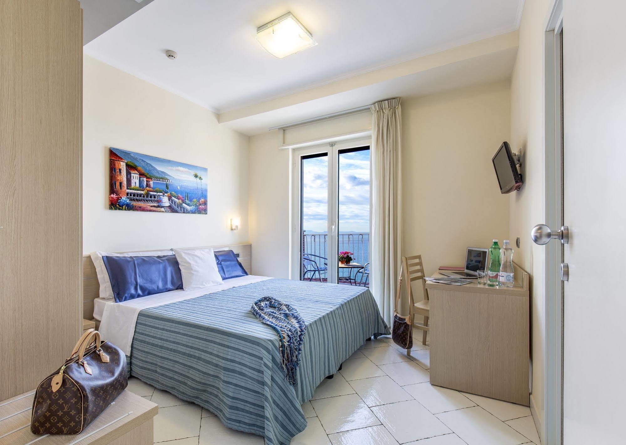 Hotel Cosmomare П'яно-ді-Сорренто Екстер'єр фото