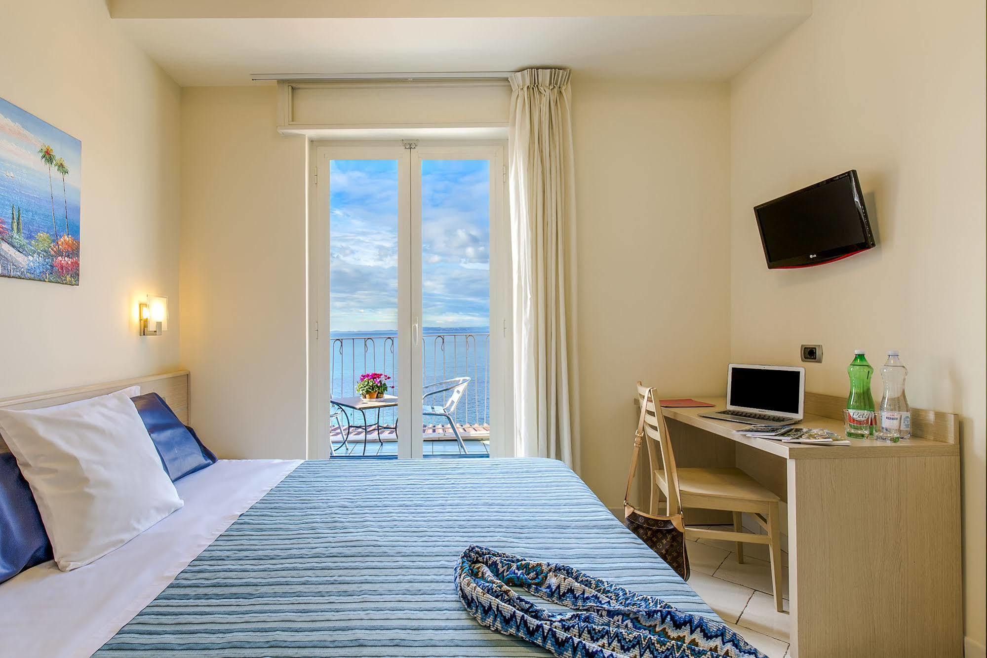 Hotel Cosmomare П'яно-ді-Сорренто Екстер'єр фото